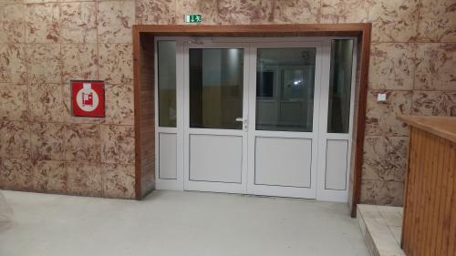 Výmena dverí - kultúrny dom
